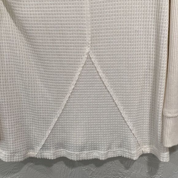 Maeve Anthropologie Waffle Knit V-Neck Shirt Size Medium - Picture 7 of 9